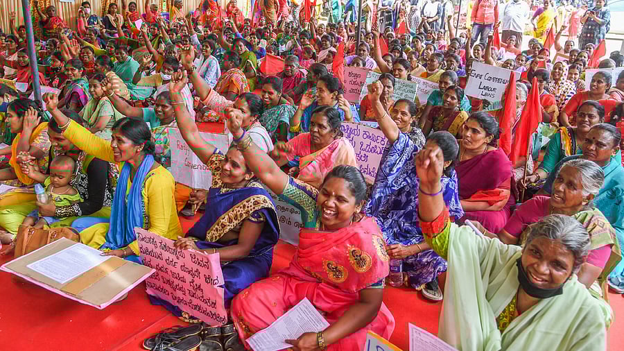 <div class="paragraphs"><p>Members of various Domestic Workers Union are participated in Domestic workers day and demanding implement ILO Convention 189 resulations, registration of all workers in the Welfare board, enactment of comprehensive labour law, setting up areas committees to prevent sexual harassment at work place organised by Joint Action committee of Domestic Workers Union at Freedom Park in Bengaluru on Thursday, 16th June 2022.</p></div>