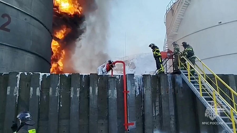 <div class="paragraphs"><p>Members of the Russian emergencies ministry work to extinguish fire at an oil storage tank after an alleged drone attack in the town of Azov in the southern region of Rostov, Russia. </p></div>