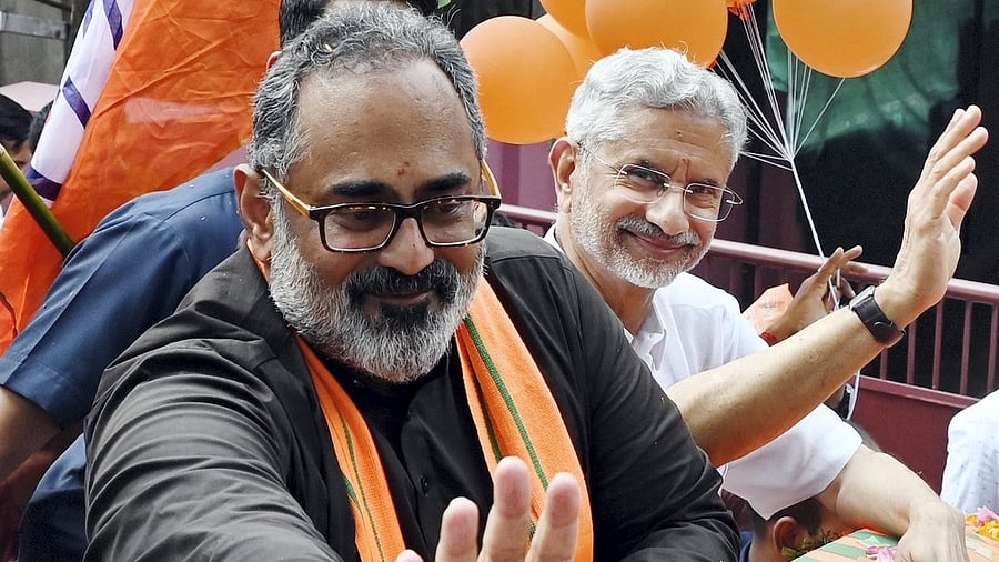 <div class="paragraphs"><p>External Affairs Minister S. Jaishankar with Rajeev Chandrasekhar. </p></div>