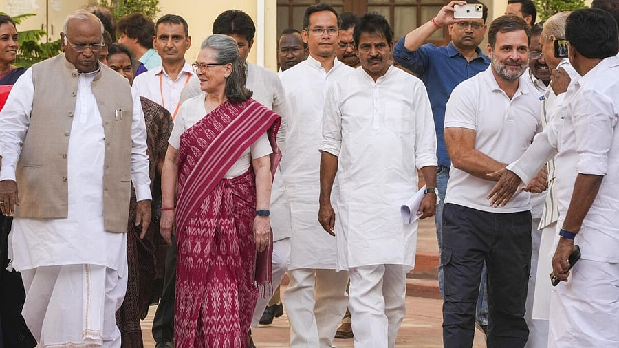 <div class="paragraphs"><p>Congress President Mallikarjun Kharge with party leaders Sonia Gandhi, Rahul Gandhi, K C Venugopal and others.</p></div>