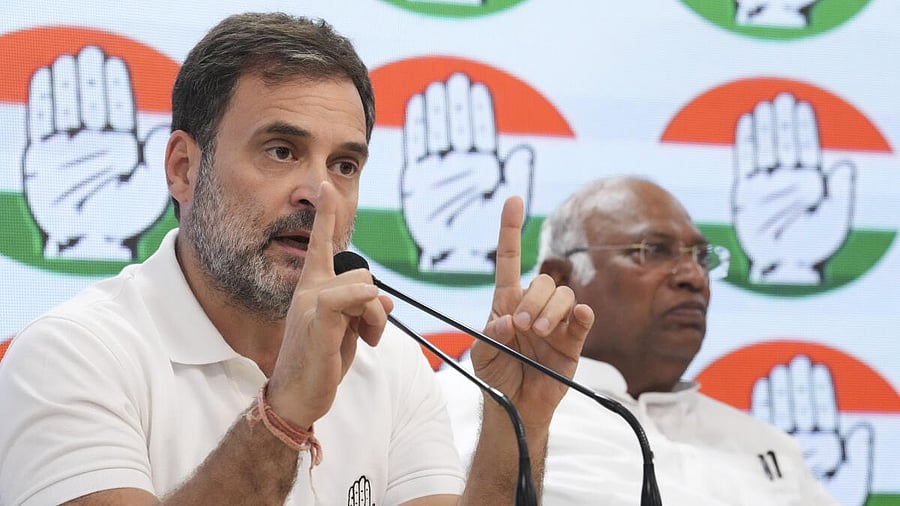 <div class="paragraphs"><p>Congress leader Rahul Gandhi (left) addressing a press conference with party chief Mallikarjun Kharge on the counting day. </p></div>