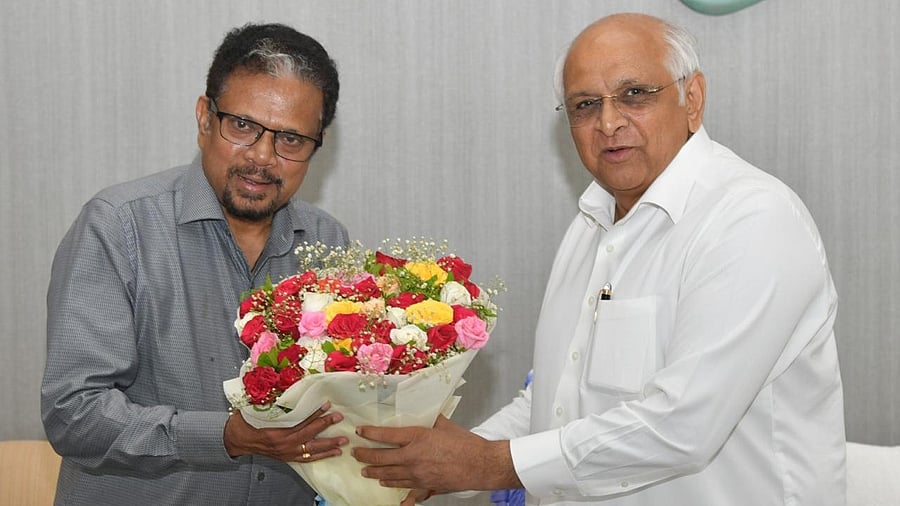 <div class="paragraphs"><p>Kuniyil Kailashnathan, popularly known as KK, seen here with Gujarat CM Bhupendra Patel</p></div>