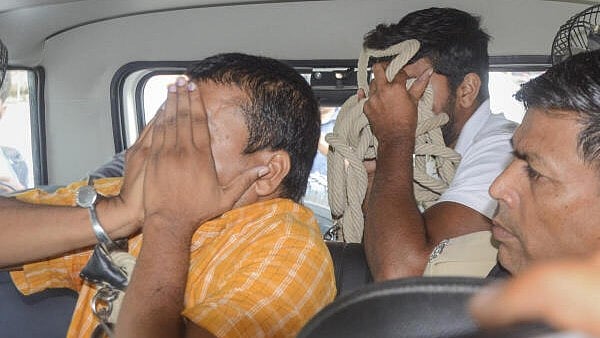 <div class="paragraphs"><p>Economic Offences Unit (EOU) personnel leave with the accused arrested in connection with the alleged irregularities in NEET-UG exams 2024 case, after the latter's medical examination at LNJP hospital, in Patna, Sunday, June 23, 2024.</p></div>