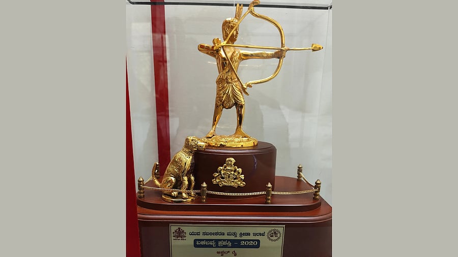 <div class="paragraphs"><p>Representative image of an Eklavya Award.</p></div>