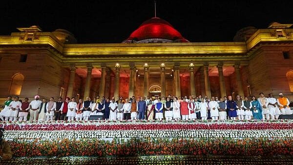 <div class="paragraphs"><p>President Droupadi Murmu and Vice President Jagdeep Dhankhar with Prime Minister Narendra Modi and other ministers at the swearing-in ceremony of new Union government, at Rashtrapati Bhavan in New Delhi, Sunday, June 9, 2024.</p></div>