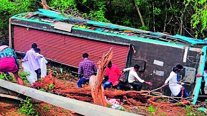 <div class="paragraphs"><p>The bus toppled when he tried to avoid hitting a car coming from the opposite direction.</p></div>