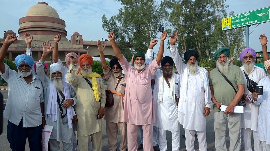 <div class="paragraphs"><p>Sikh pilgrims before leaving for Pakistan to observe the death anniversary of Maharaja Ranjit Singh, at India-Pakistan border at Attari, near Amritsar, Friday, June 21, 2024. </p></div>