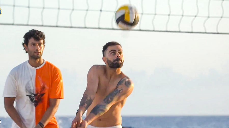 <div class="paragraphs"><p>Virat Kohli and Shivam Dube play volleyball at a beach in Barbados. </p></div>