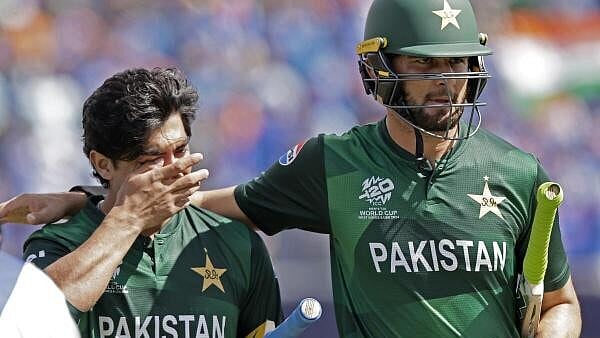 <div class="paragraphs"><p>Pakistan's Shaheen Shah Afridi, right, consoles batting partner Naseem Shah as they leave the field after their loss in the cricket match between India and Pakistan at the Nassau County International Cricket Stadium in Westbury, New York.</p></div>