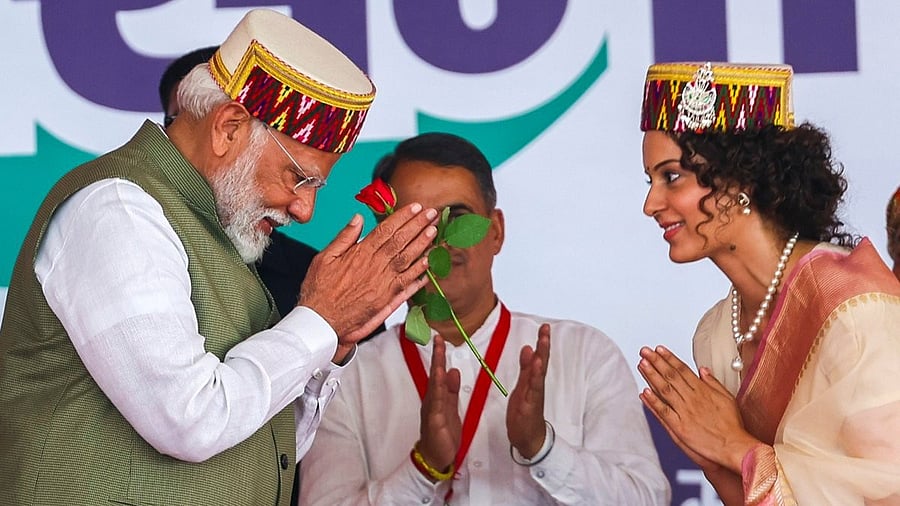 <div class="paragraphs"><p> Prime Minister Narendra Modi with BJP candidate from Mandi constituency Kangana Ranaut </p></div>