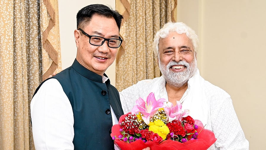 <div class="paragraphs"><p>Rijiju's meets TMC's Bandyopadhyay</p></div>