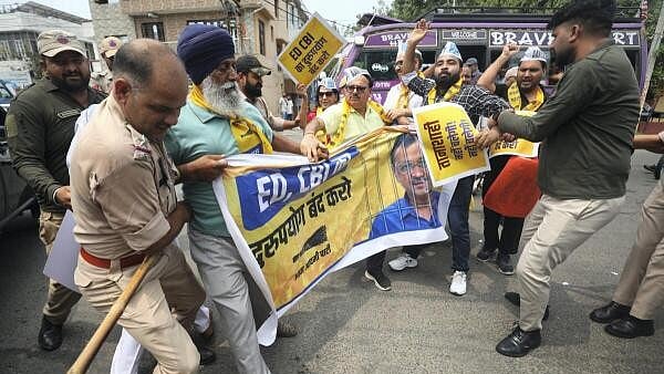 <div class="paragraphs"><p>Police personnel detain AAP workers protesting against the arrest of party convenor and Delhi CM Arvind Kejriwal.</p></div>