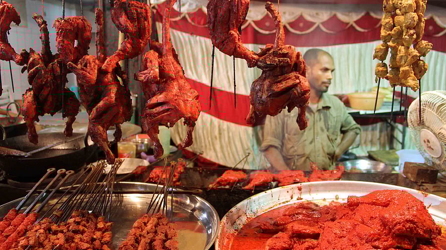 <div class="paragraphs"><p>Bengaluru hoteliers’ association feels the need to monitor roadside eateries since they fail to follow hygiene standards. </p></div>