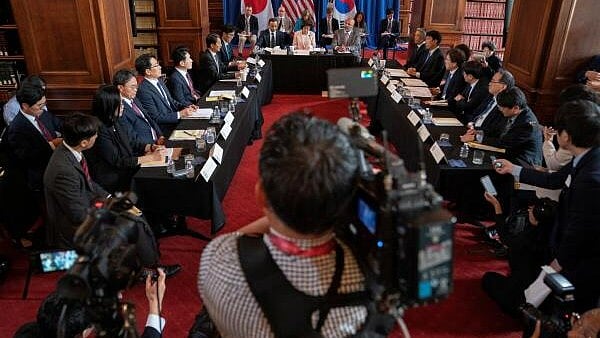 <div class="paragraphs"><p>US Commerce Secretary Gina Raimondo hosts Japan and South Korea for Trilateral Meeting.</p></div>