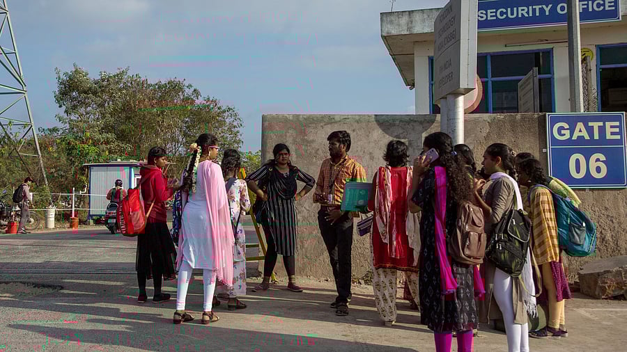 <div class="paragraphs"><p>Job aspirants talk with a hiring agent outside the Foxconn factory, where workers assemble iPhones for Apple, in Sriperumbudur, near Chennai, April 1, 2024.  </p></div>