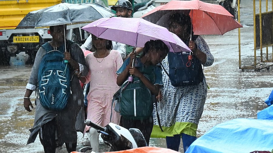 <div class="paragraphs"><p>The IMD has forecast&nbsp;light to moderate thundershowers in Bengaluru Urban and Rural districts until Saturday. </p></div>