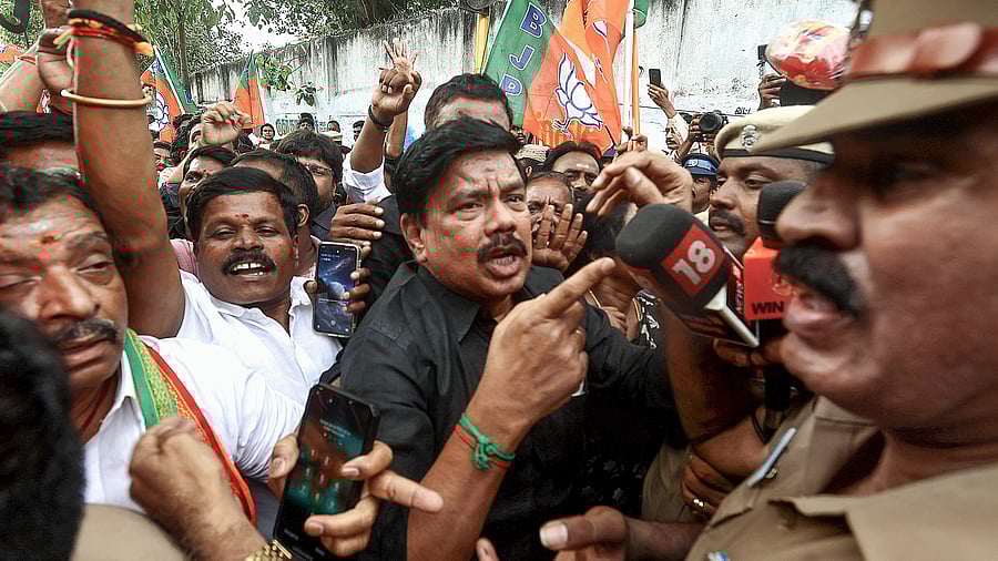 <div class="paragraphs"><p>BJP protest over Kallakurichi hooch tragedy</p></div>