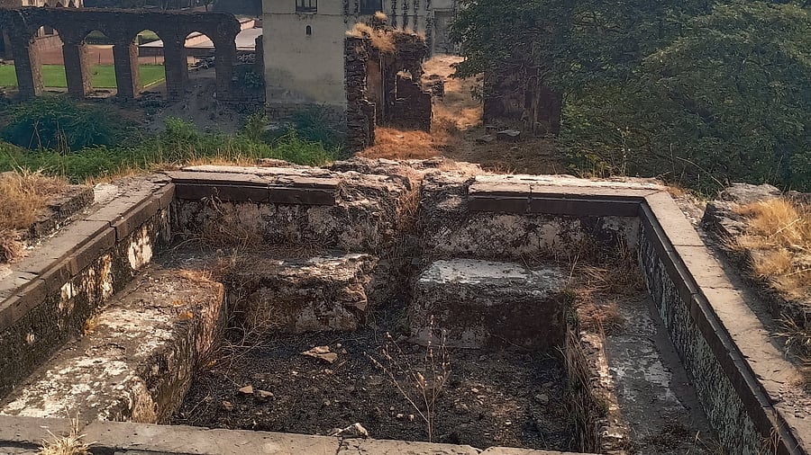 <div class="paragraphs"><p>A dilapidated water structure close to the Jahaz Mahal in Vijayapura district. </p></div>