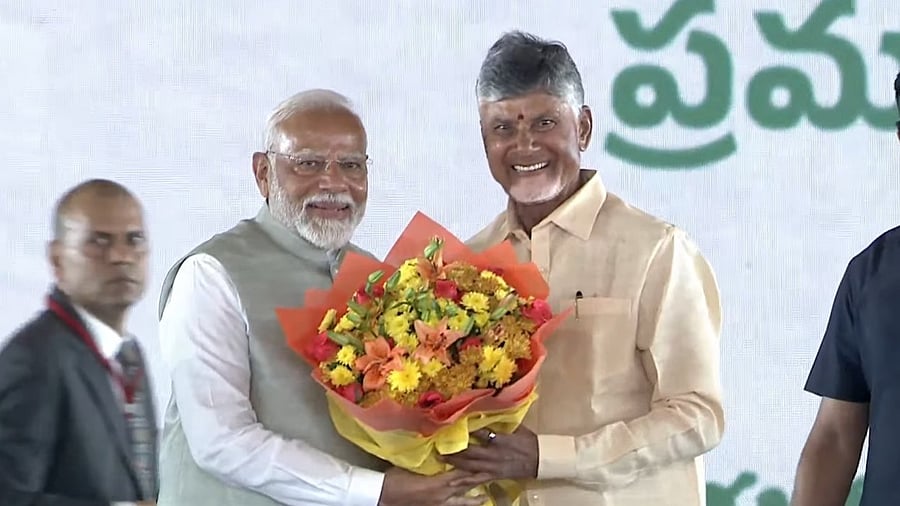 <div class="paragraphs"><p>Prime Minister Narendra Modi (L) and Andhra Pradesh CM N Chandrababu Naidu (R).</p></div>