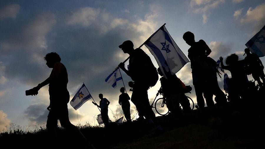 <div class="paragraphs"><p>Protesters attend a demonstration against Israeli Prime Minister Benjamin Netanyahu's government and demand a deal to release all hostages held in Gaza.</p></div>