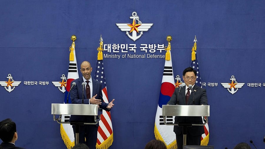 <div class="paragraphs"><p>Cho Chang-rae, South Korea's deputy defense minister for policy, and Vipin Narang, principal US deputy assistant secretary of defense for space policy.</p></div>