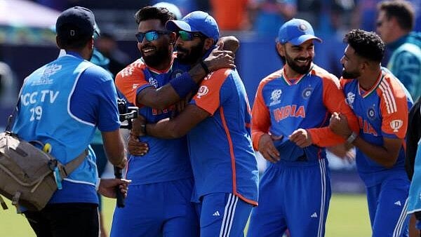 <div class="paragraphs"><p> India players celebrate.</p></div>