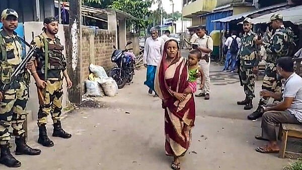 <div class="paragraphs"><p>Counting of votes for 42 Lok Sabha constituencies began at 8 am.</p></div>