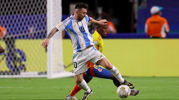 <div class="paragraphs"><p>Argentina forward Lionel Messi (10) controls the ball against Colombia in the first half during the Copa America Final at Hard Rock Stadium on July 14, 2024, Miami, US. </p></div>