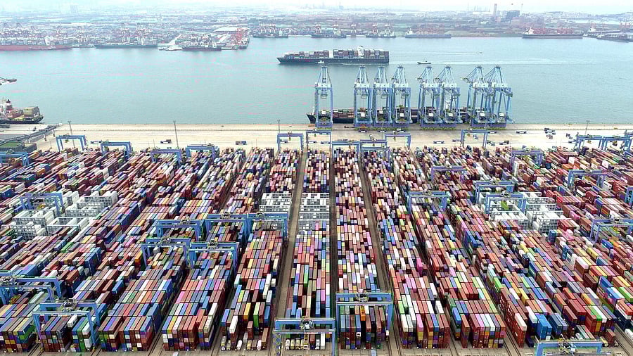 <div class="paragraphs"><p>Containers and cargo vessels at the Qingdao port</p></div>