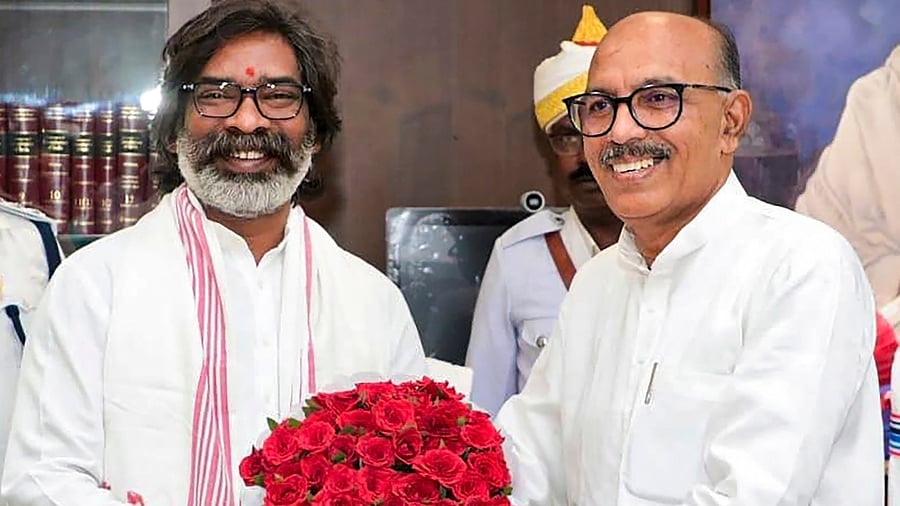 <div class="paragraphs"><p>Jharkhand Chief Minister Hemant Soren with Rabindra Nath Mahato </p></div>