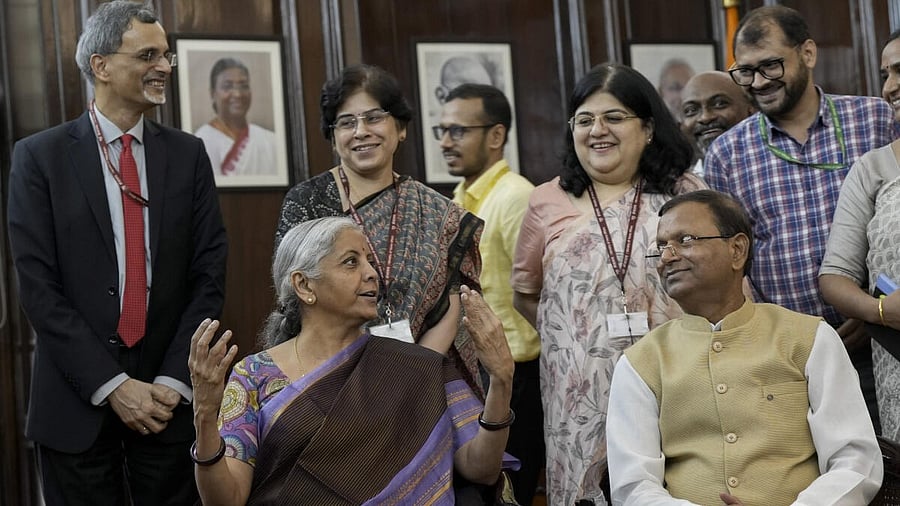 <div class="paragraphs"><p>Union Finance Minister Nirmala Sitharaman with MoS Pankaj Chaudhary and the Budget team giving final touches to the Union Budget in New Delhi on Monday, July 22, 2024.</p></div>