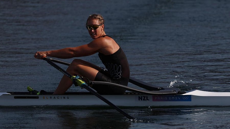 <div class="paragraphs"><p>Emma Twigg of New Zealand looks on.</p></div>