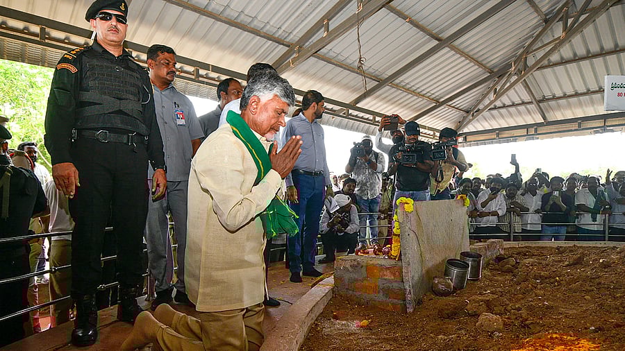 <div class="paragraphs"><p>Andhra Pradesh Chief Minister Nara Chandrababu Naidu offers prayers at Praja Vedika, during his tour of Amravati, in Undavalli of Guntur district, Thursday, June 20, 2024. </p></div>