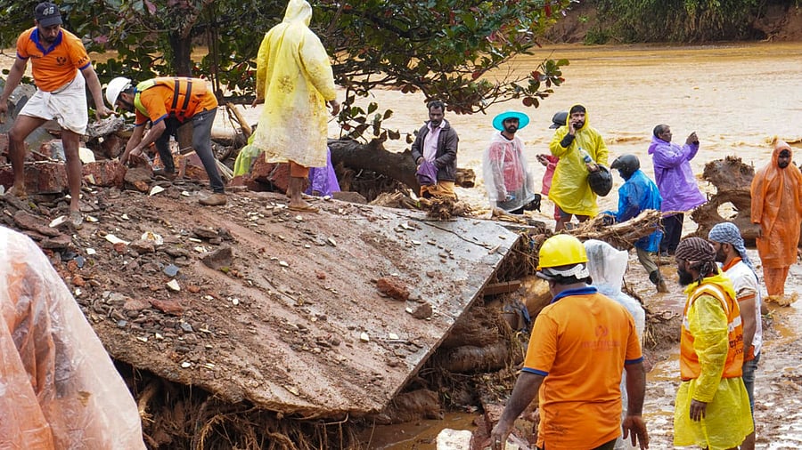 <div class="paragraphs"><p>Rescue operation underway following landslides triggered by heavy rain at Chooralmala, in Wayanad district, Kerala, Tuesday, July 30, 2024. </p></div>