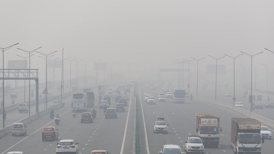 <div class="paragraphs"><p>A highway shrouded in heavy smog in New Delhi.</p></div>