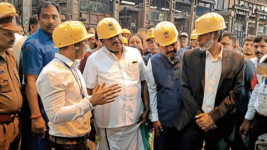 <div class="paragraphs"><p>Union Minister for Steel and Heavy Industries H D Kumaraswamy inspects the Visvesvaraya Iron and Steel Limited (VISL) factory in Bhadravathi of Shivamogga district on Sunday.</p></div>