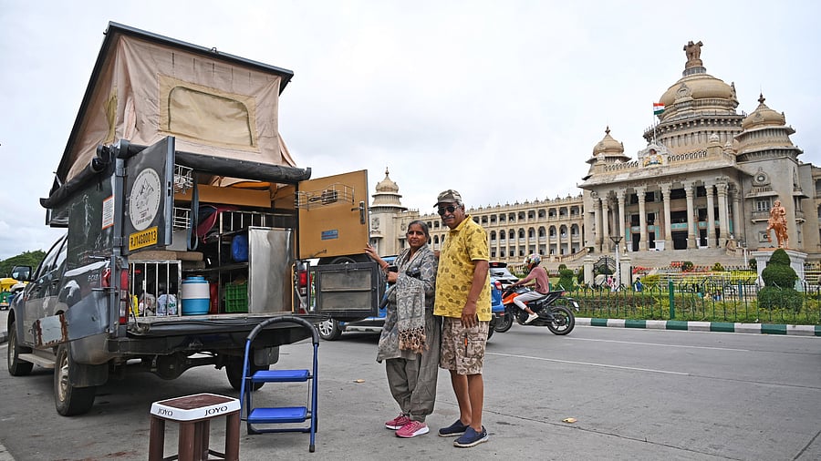 Anil and Geeta Mehta with their pickup truck in front of Vidhana Soudha in Bengaluru.