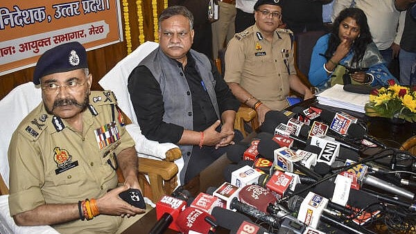 <div class="paragraphs"><p>Chief Secretary Manoj Kumar and DGP Prashant Kumar address a press conference regarding 'Kavad Yatra' at the Commissioner's Office, in Meerut, Saturday. </p></div>