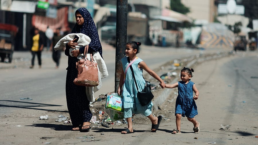 <div class="paragraphs"><p>Palestinians flee  after Israeli forces bomb southern Gaza, amid the ongoing conflict between Israel and Hamas, in Rafah, in the southern Gaza Strip.</p></div>
