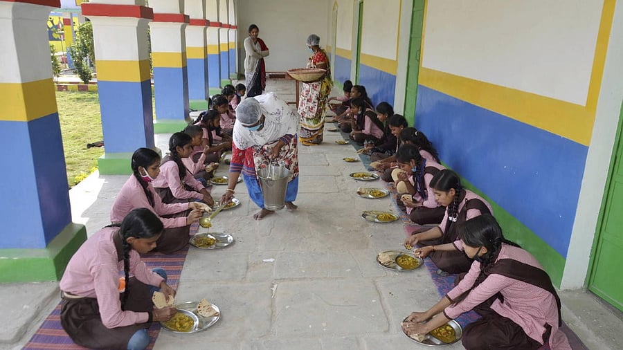 <div class="paragraphs"><p>Students have mid-day meal at a government school. (Representative Image)</p></div>