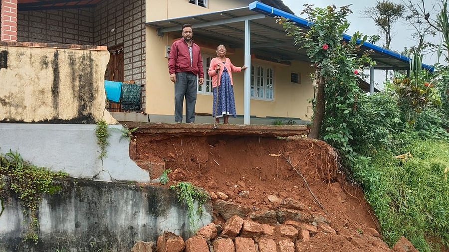 <div class="paragraphs"><p>The house belonging to Suresh in Chennadlu in Baluru in Mudigere taluk is facing threat of collapse due to landslides.</p></div>