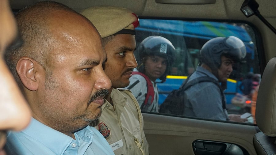 <div class="paragraphs"><p>Delhi Police personnel with  Bibhav Kumar </p></div>