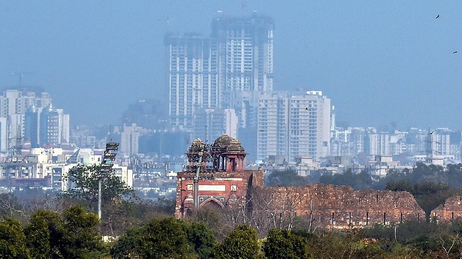 A view of the Old Fort and the Noida city buildings as seen from a building at Parliament Street, in New Delhi through dense air pollution. Credit: PTI Photo