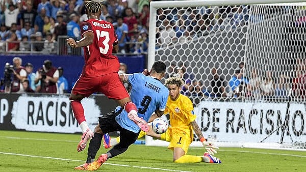 <div class="paragraphs"><p>Uruguay forward Luis Suarez (9) takes a shot on goal against Canada goalkeeper Dayne St. Clair (1) during the second half at Bank of America Stadium in Charlotte, NC, USA, on July 13, 2024.</p></div>