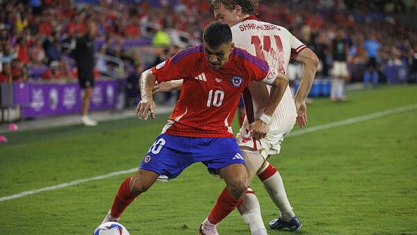 <div class="paragraphs"><p>Chile forward Alexis Sanchez (10) dribbles the ball around Canada forward Jacob Shaffelburg (14) during the second half at Inter&Co Stadium in Orlando, US, on June 29, 2024.</p></div>