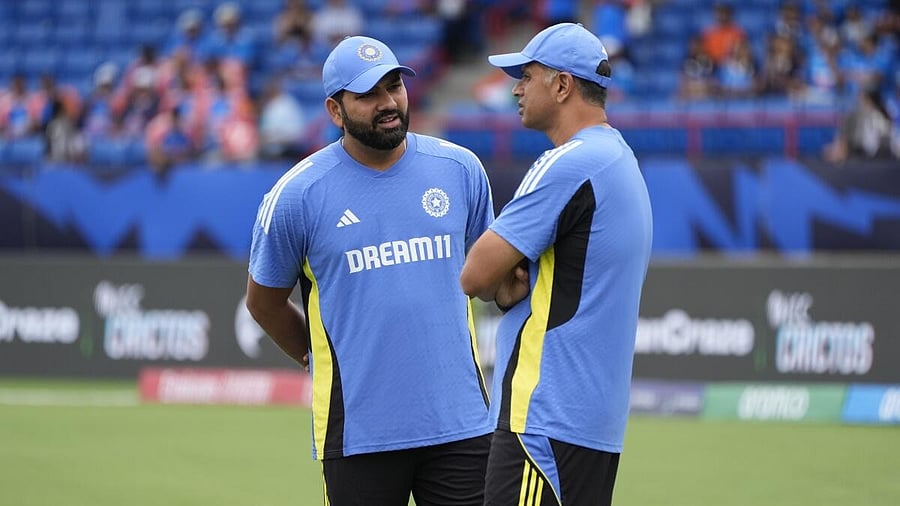 <div class="paragraphs"><p>India skipper Rohit Sharma (L) with former coach Rahul Dravid.</p></div>