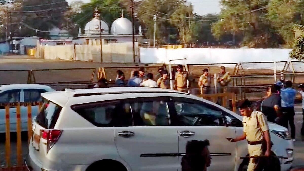 Supreme Court Permits Puja and Namaz at Bhojshala-Kamal Maula Complex in Madhya Pradesh