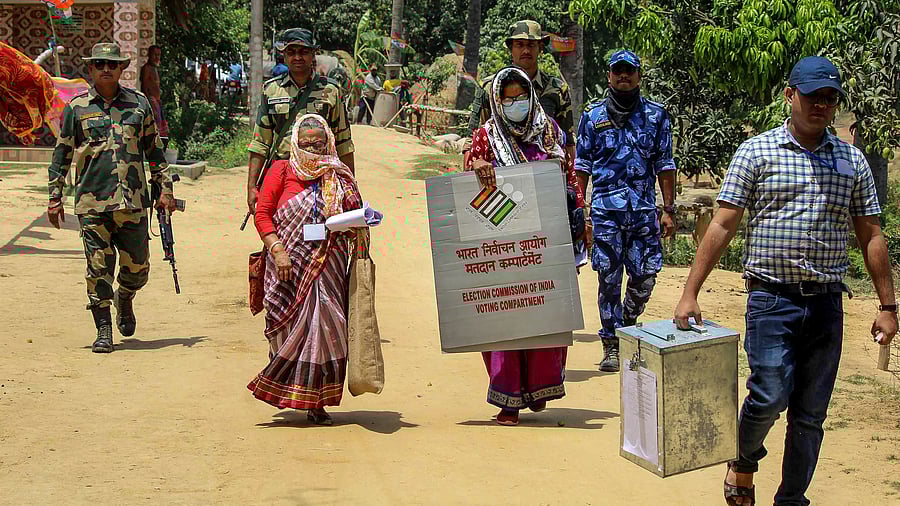 <div class="paragraphs"><p>Polling officers and polling workers during this year's Lok Sabha polls,.</p></div>