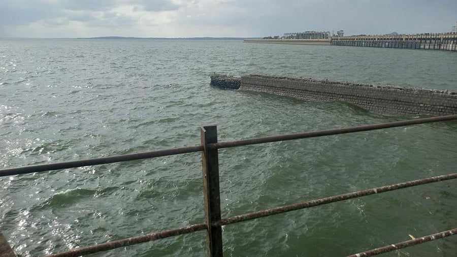 <div class="paragraphs"><p>The KRS dam</p></div>