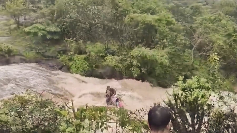 <div class="paragraphs"><p>Screengrab from a video of the incident.</p></div>